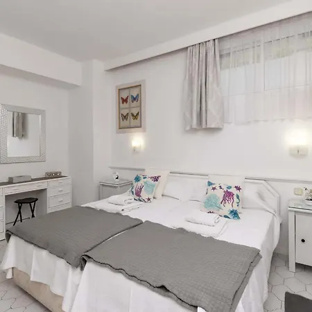 Club Atlantis 78 - One Bed *