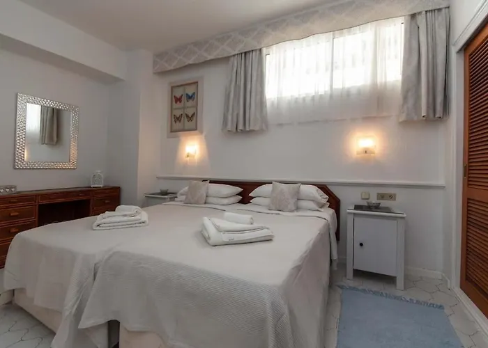 Club Atlantis 78 - One Bed * Costa Adeje (Tenerife)